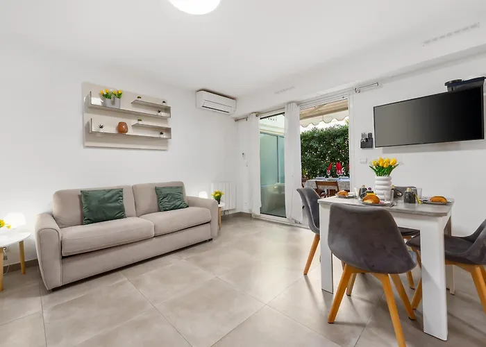 Victoria - Lumineux - Bord De - Centre مينتون